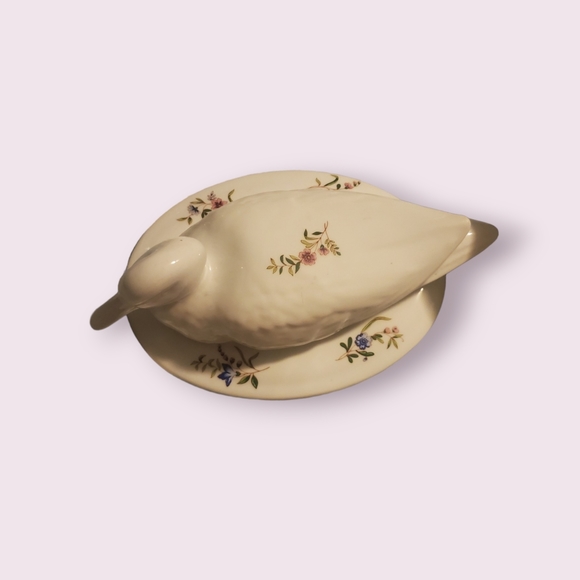 Cordon Bleu The Frieda Collection Covered Casserole Baking Dish Duck on Lid - Picture 3 of 7